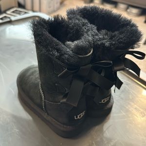 UGG Girls Black Snow Boots. Maybe wore a couple times. Size 10.